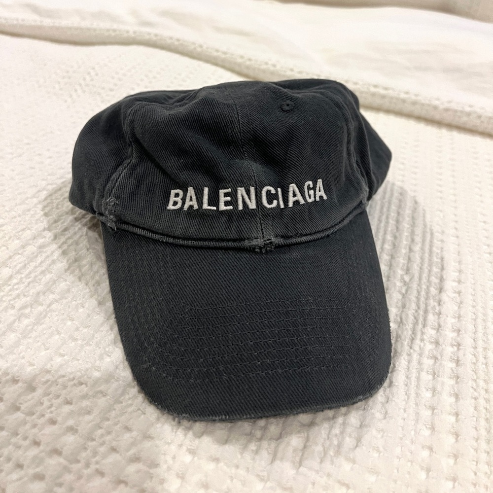 Authentic Balenciaga logo-embroidery baseball cap